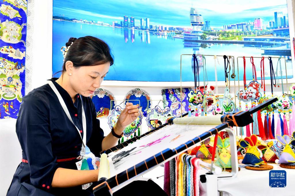 www.皇冠428428.com